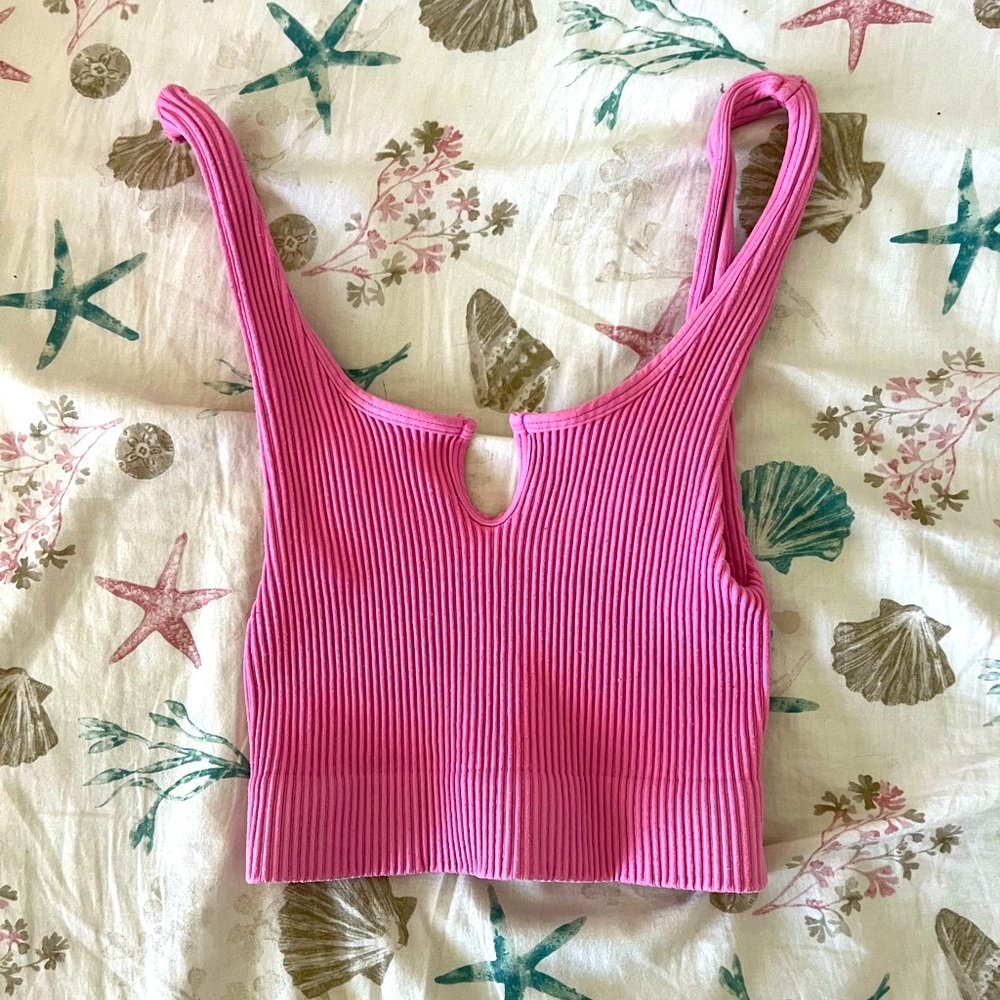 pink tank top